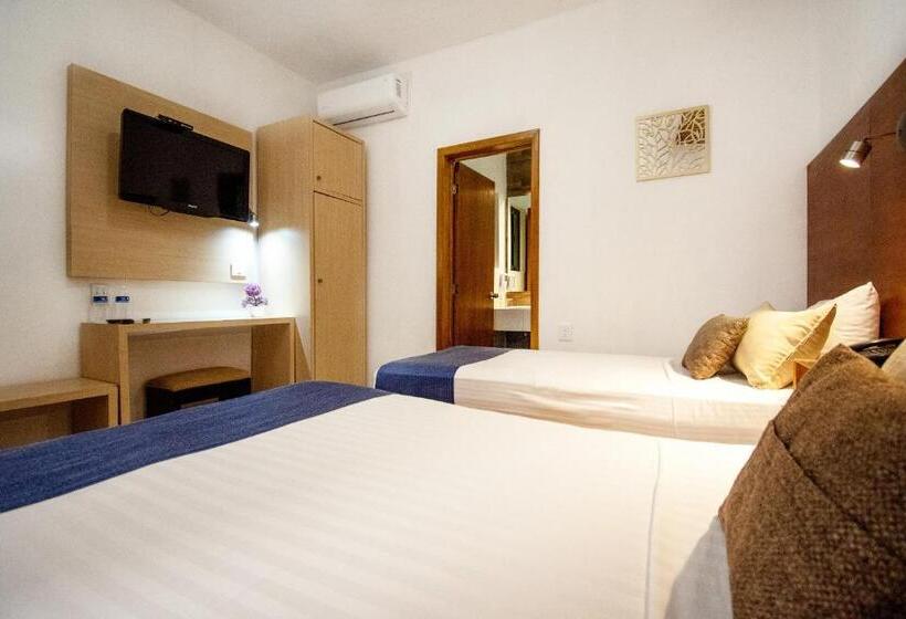 בית מלון כפרי Del Carmen, En El Centro  Desayuno Incluido !