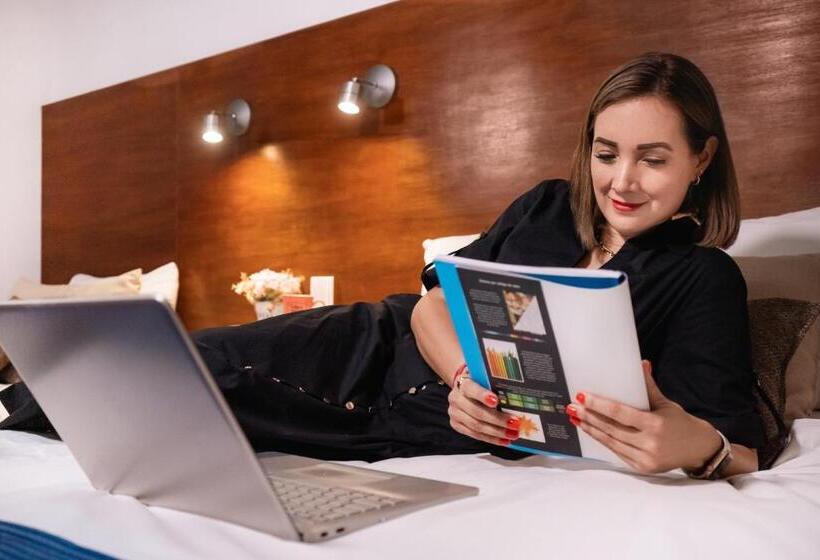 בית מלון כפרי Del Carmen, En El Centro  Desayuno Incluido !