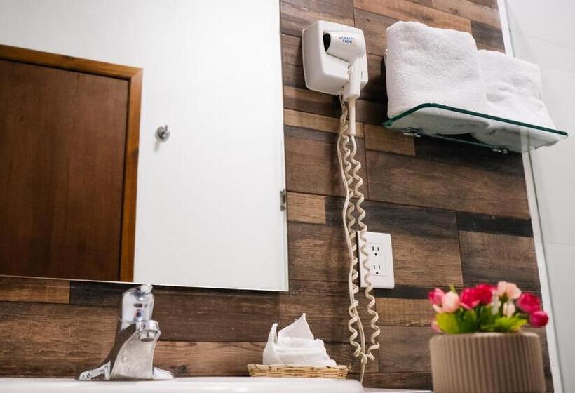 בית מלון כפרי Del Carmen, En El Centro  Desayuno Incluido !