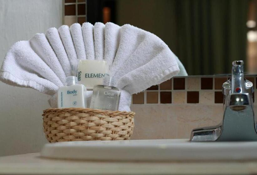 בית מלון כפרי Del Carmen, En El Centro  Desayuno Incluido !