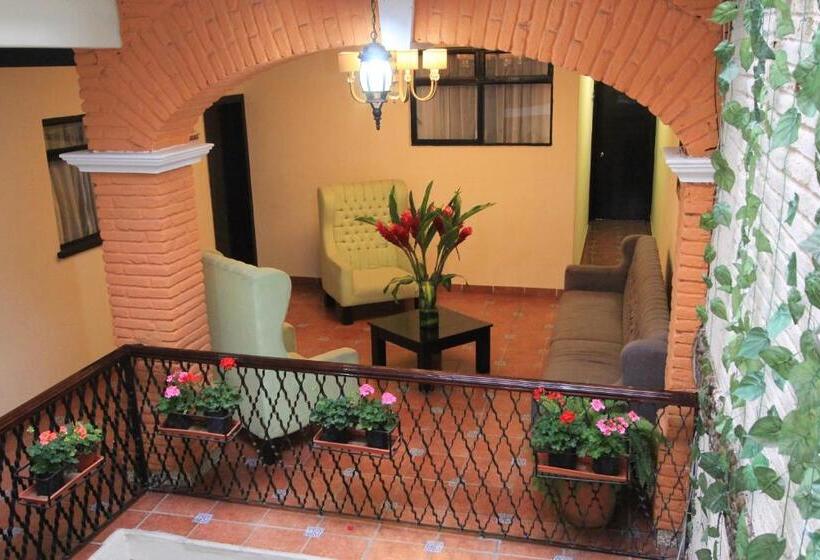 בית מלון כפרי Del Carmen, En El Centro  Desayuno Incluido !