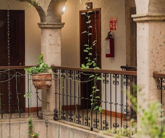 هتل Don Quijote Plaza Guadalajara Centro Historico