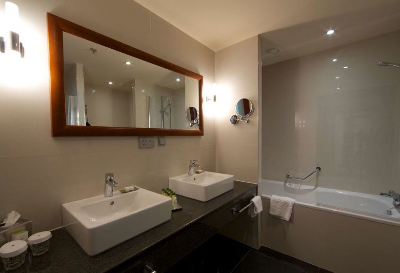 هتل Doubletree By Hilton Bratislava