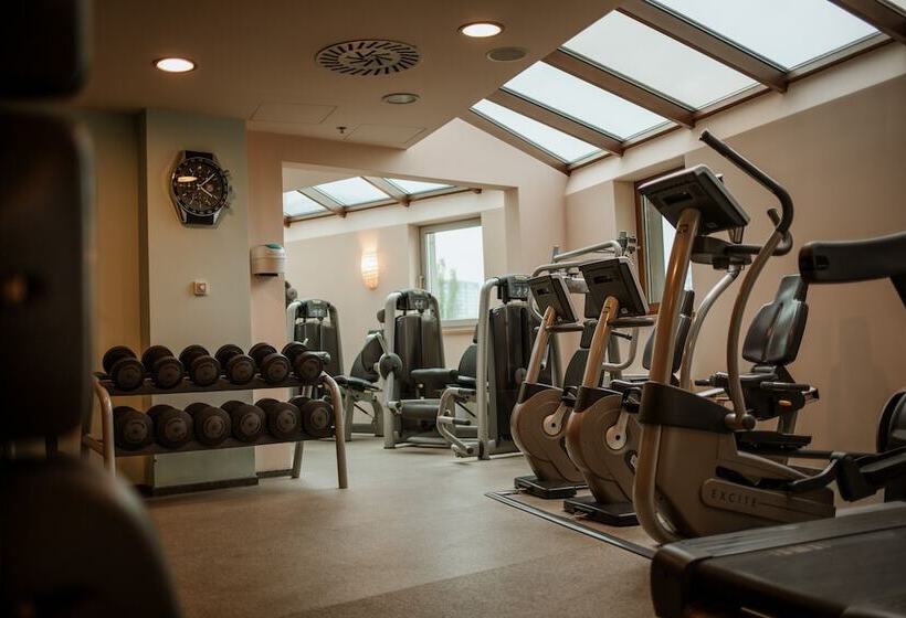 هتل Doubletree By Hilton Bratislava