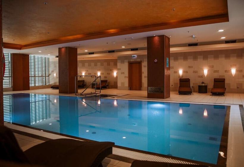 هتل Doubletree By Hilton Bratislava