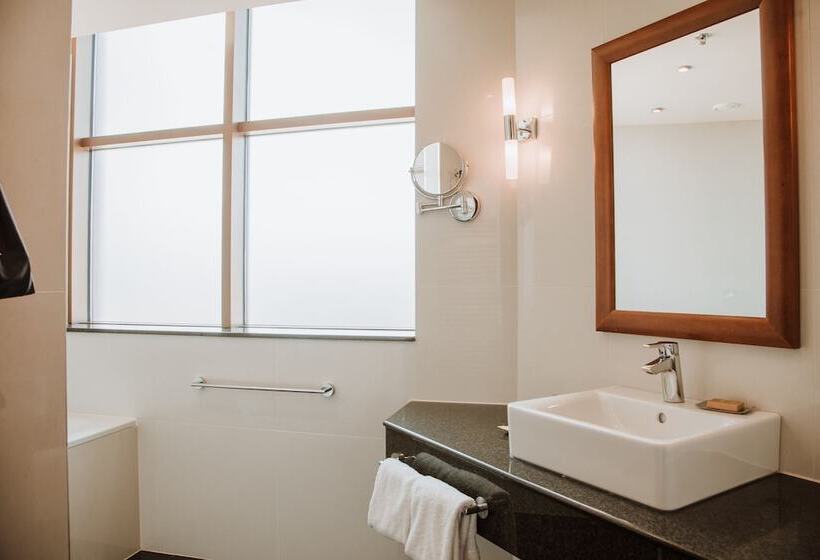 هتل Doubletree By Hilton Bratislava