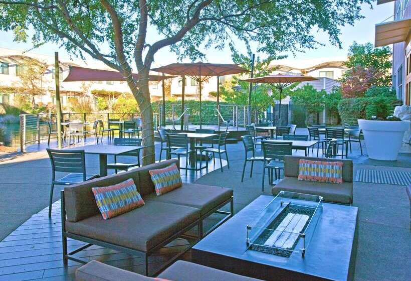 Отель Doubletree By Hilton Napa Valley American Canyon
