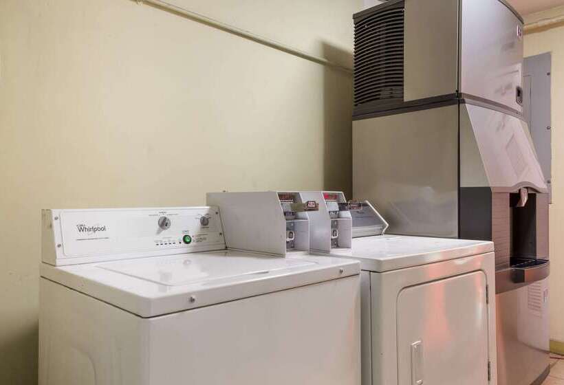 فندق Econo Lodge Inn & Suites I 65