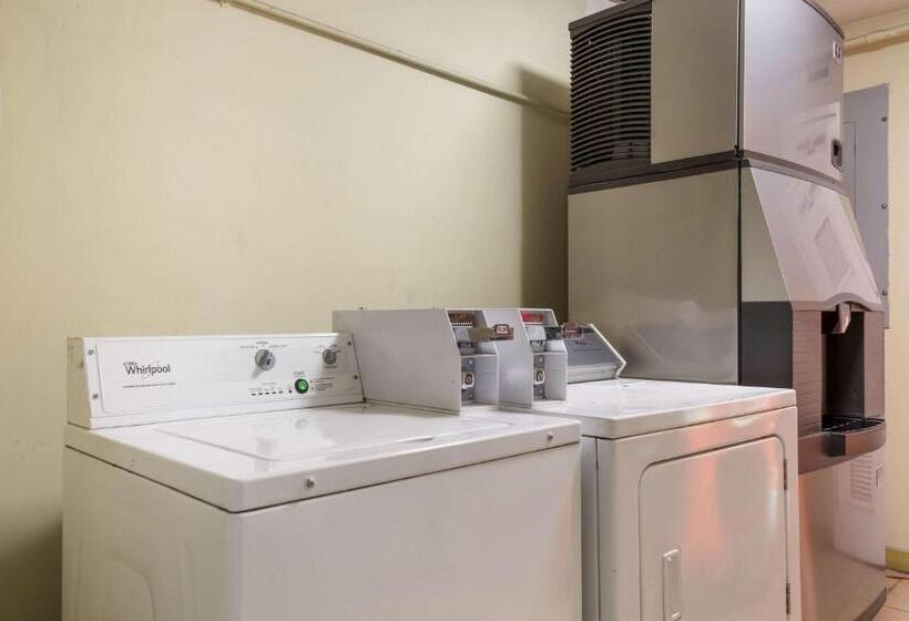 فندق Econo Lodge Inn & Suites I 65