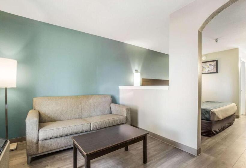 فندق Econo Lodge Inn & Suites I 65