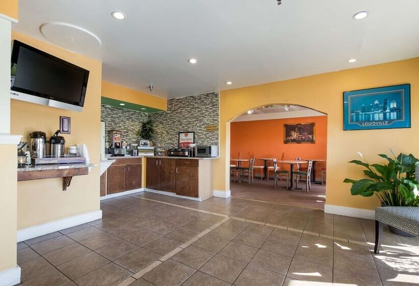 فندق Econo Lodge Inn & Suites I 65