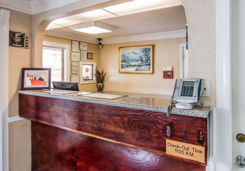 فندق Econo Lodge