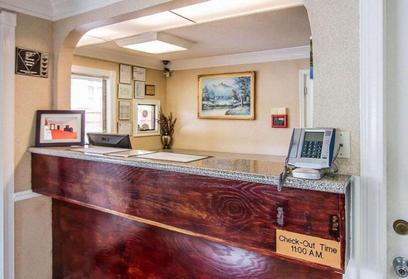 فندق Econo Lodge