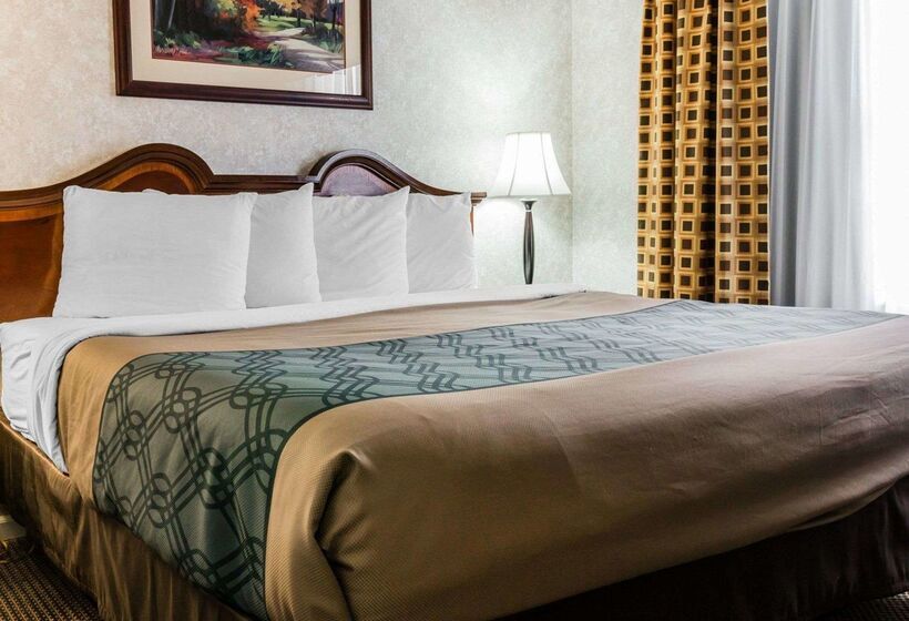 هتل Econo Lodge & Suites