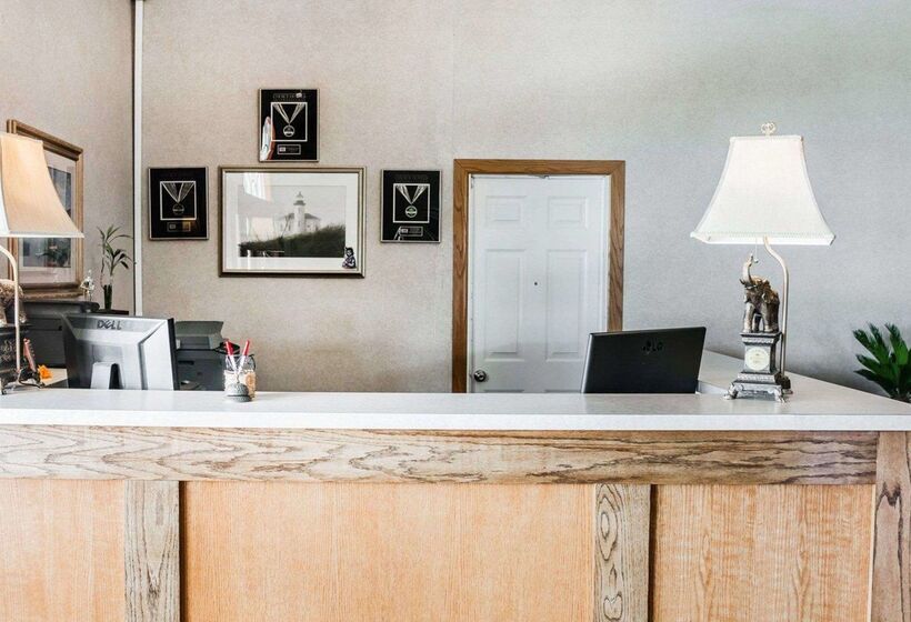 Отель Econo Lodge & Suites