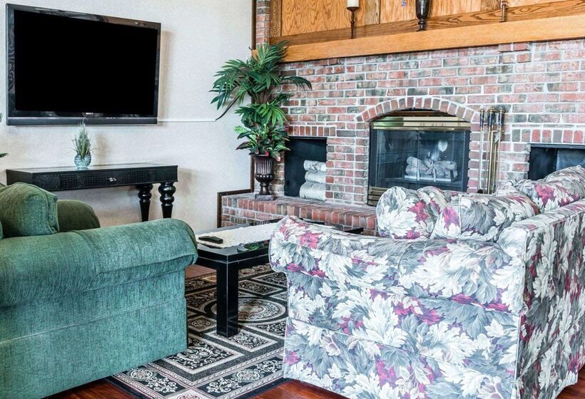 هتل Econo Lodge & Suites