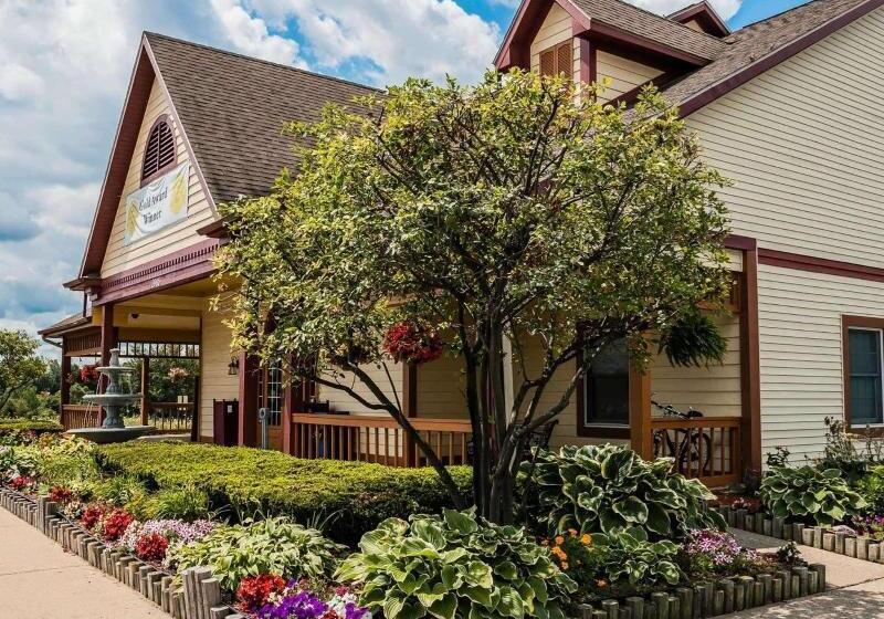 Отель Econo Lodge & Suites