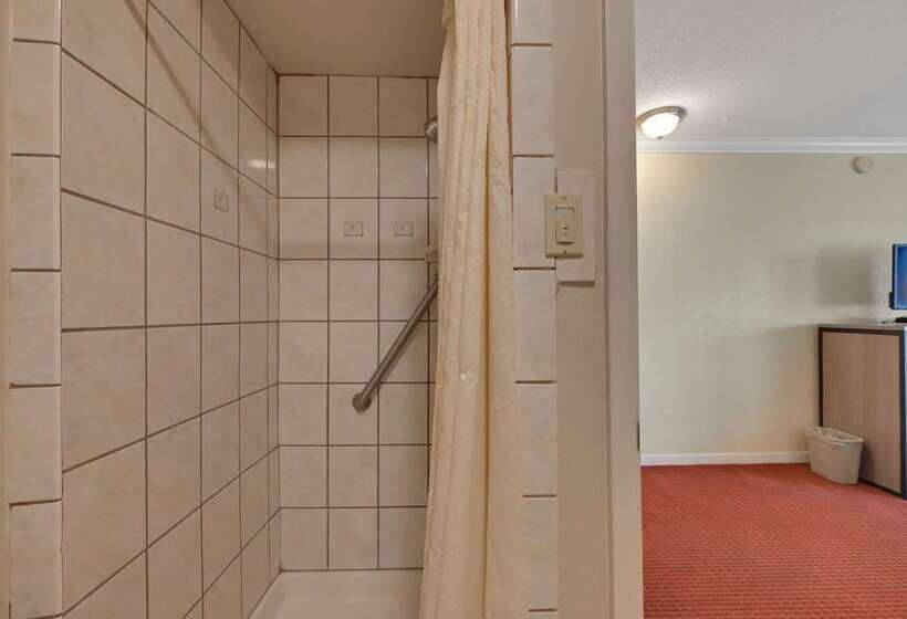 فندق Econo Lodge Woodland Near I 5