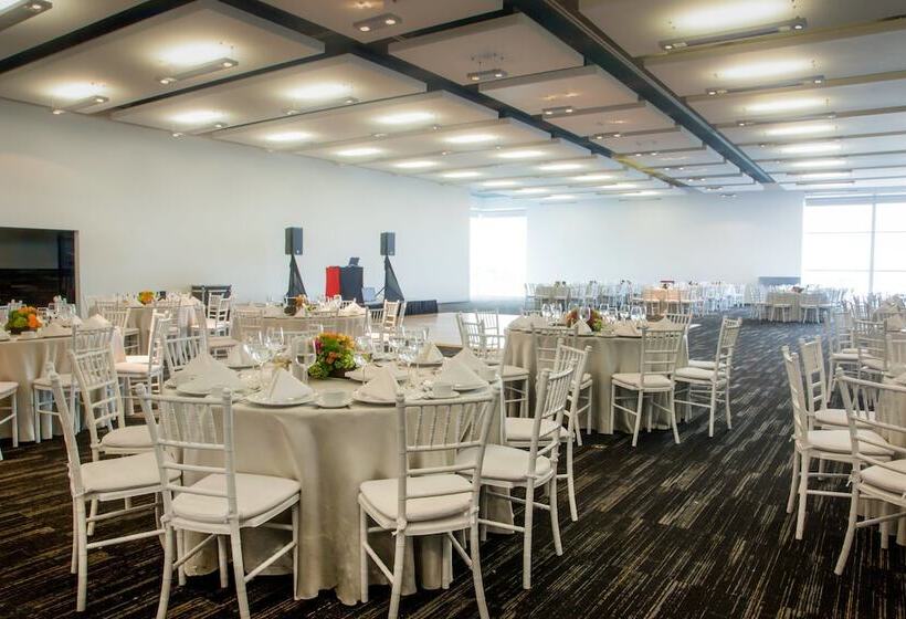 酒店 Fiesta Inn Monterrey Tecnologico