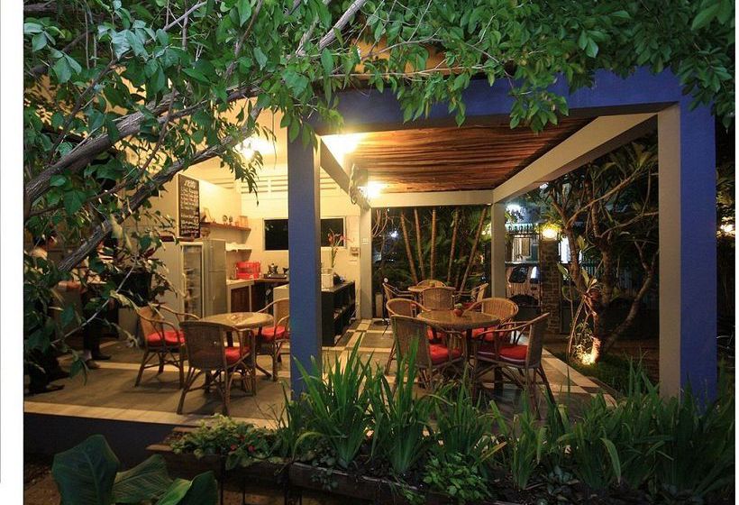 בית מלון כפרי Frangipani Villa 60s