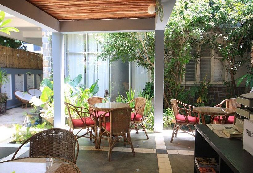 בית מלון כפרי Frangipani Villa 60s