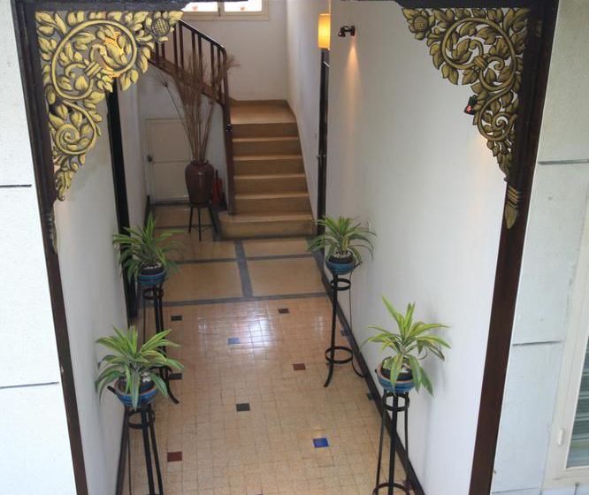 בית מלון כפרי Frangipani Villa 60s