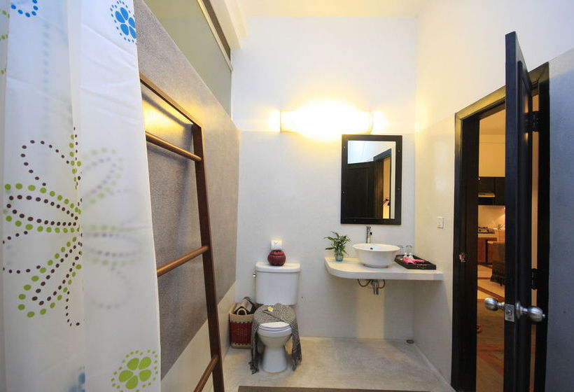 בית מלון כפרי Frangipani Villa 60s