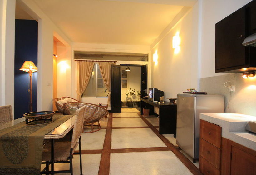 בית מלון כפרי Frangipani Villa 60s