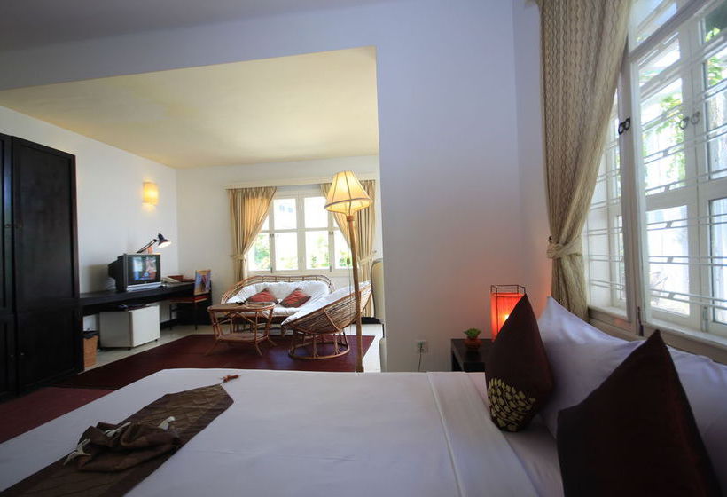 בית מלון כפרי Frangipani Villa 60s