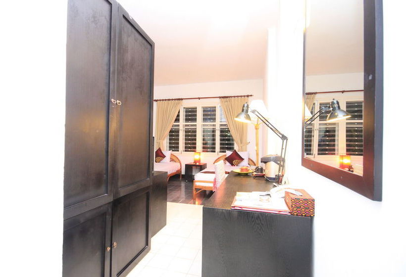 בית מלון כפרי Frangipani Villa 60s