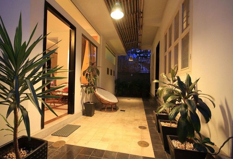 בית מלון כפרי Frangipani Villa 60s