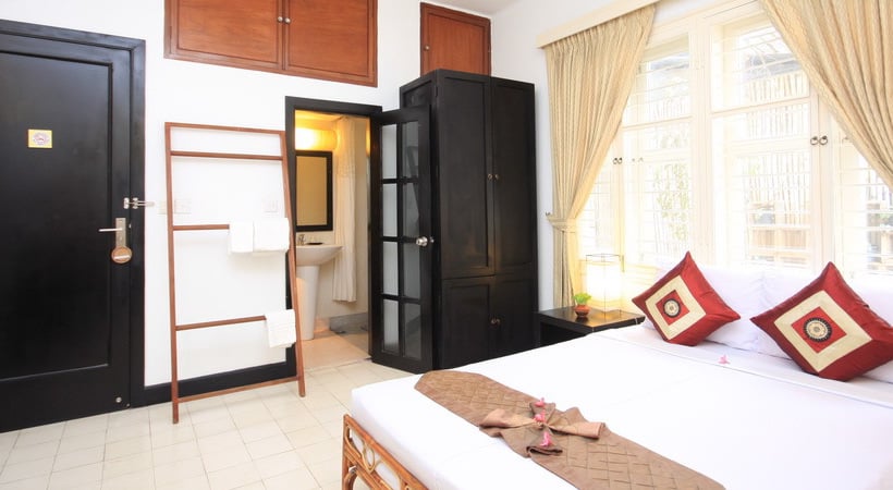 בית מלון כפרי Frangipani Villa 60s