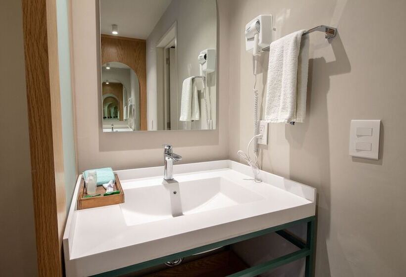 בית מלון כפרי Oliva Plaza