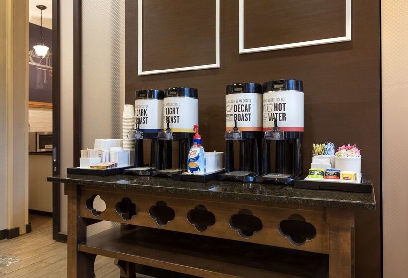 Отель Hampton Inn Charlotte Belmont At Montcross