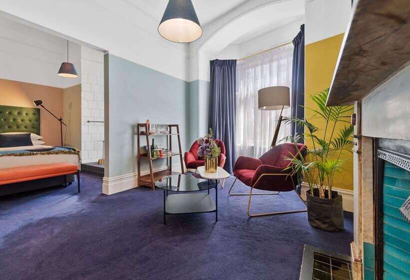 Harry, Ascend Hotel Collection