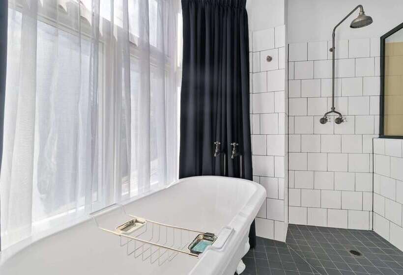 Harry, Ascend Hotel Collection