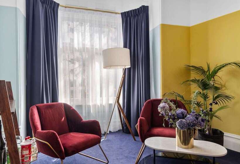 Harry, Ascend Hotel Collection