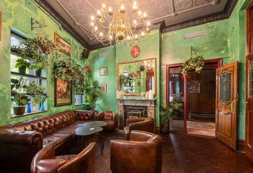 Harry, Ascend Hotel Collection