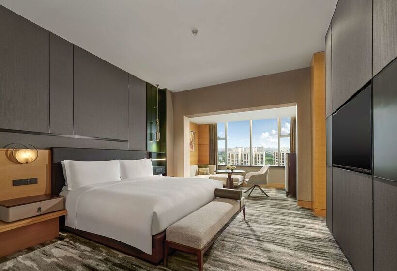 هتل Hilton Shanghai Hongqiao