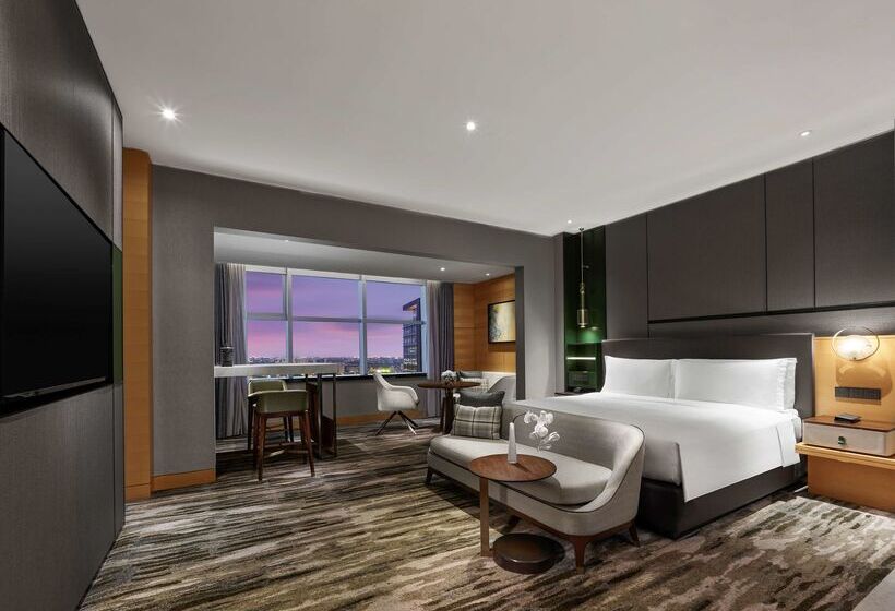 هتل Hilton Shanghai Hongqiao