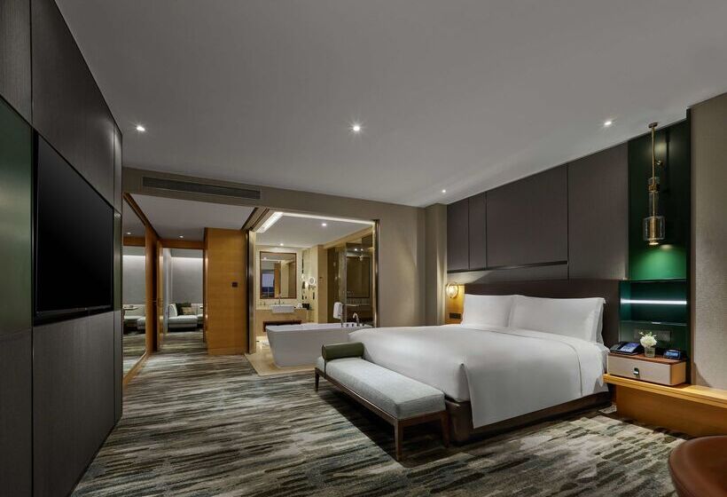 هتل Hilton Shanghai Hongqiao