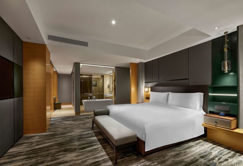 هتل Hilton Shanghai Hongqiao