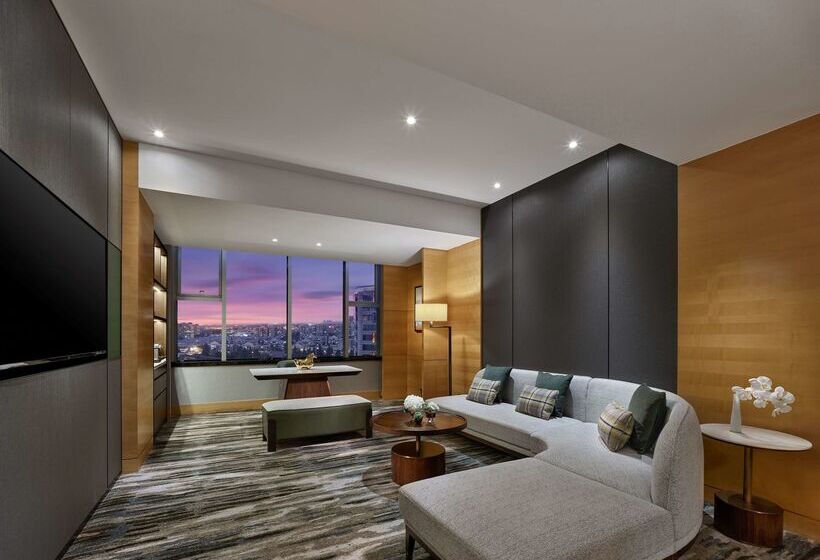 هتل Hilton Shanghai Hongqiao