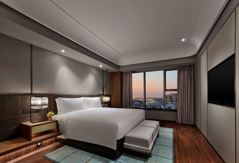هتل Hilton Shanghai Hongqiao