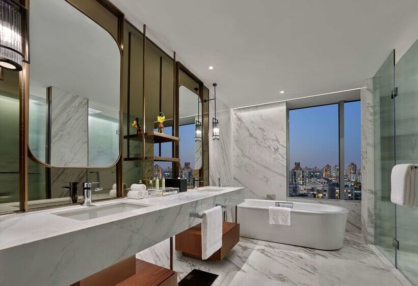 هتل Hilton Shanghai Hongqiao