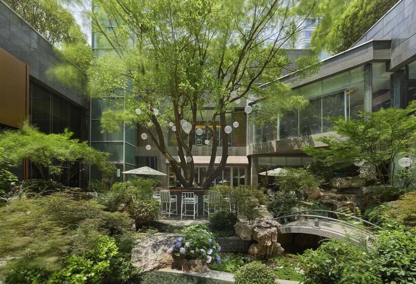 هتل Hilton Shanghai Hongqiao