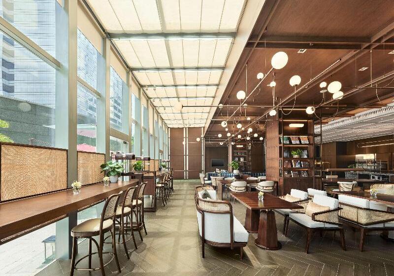 هتل Hilton Shanghai Hongqiao