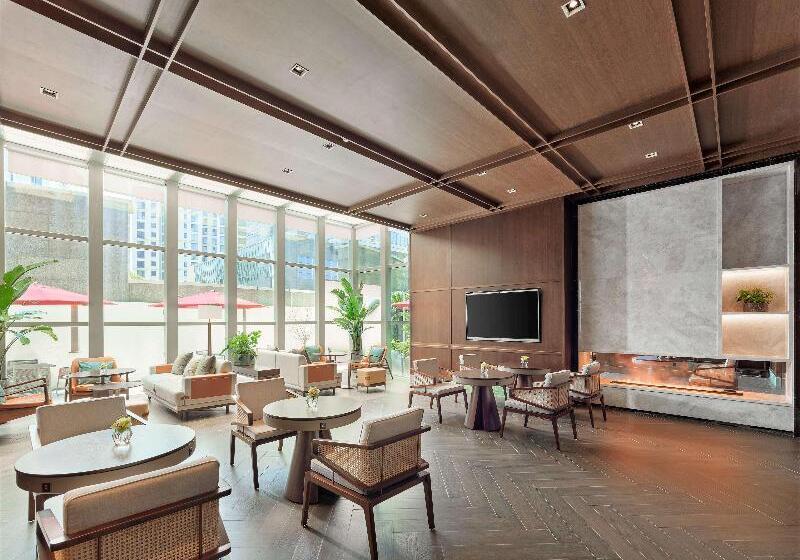 هتل Hilton Shanghai Hongqiao