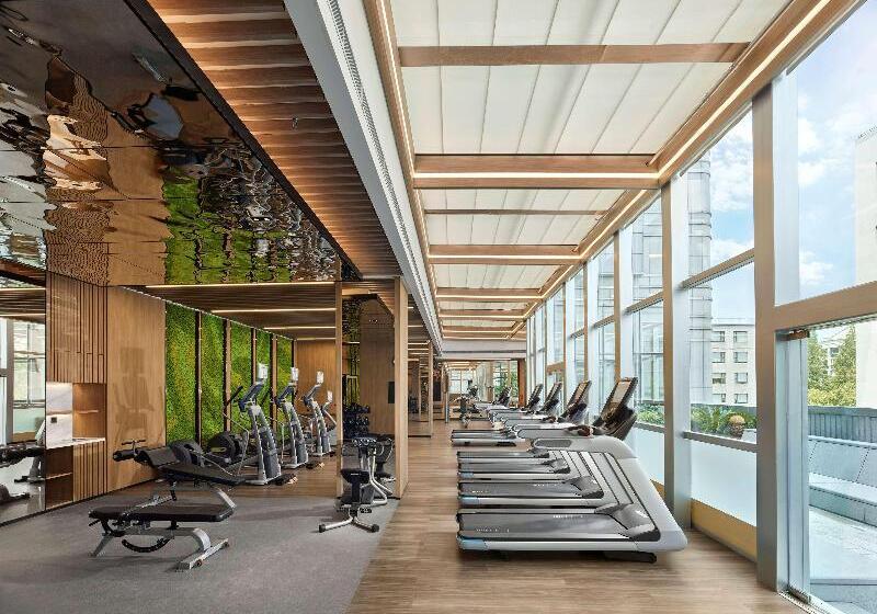 هتل Hilton Shanghai Hongqiao