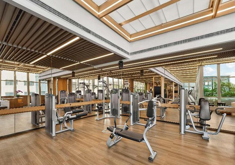 هتل Hilton Shanghai Hongqiao